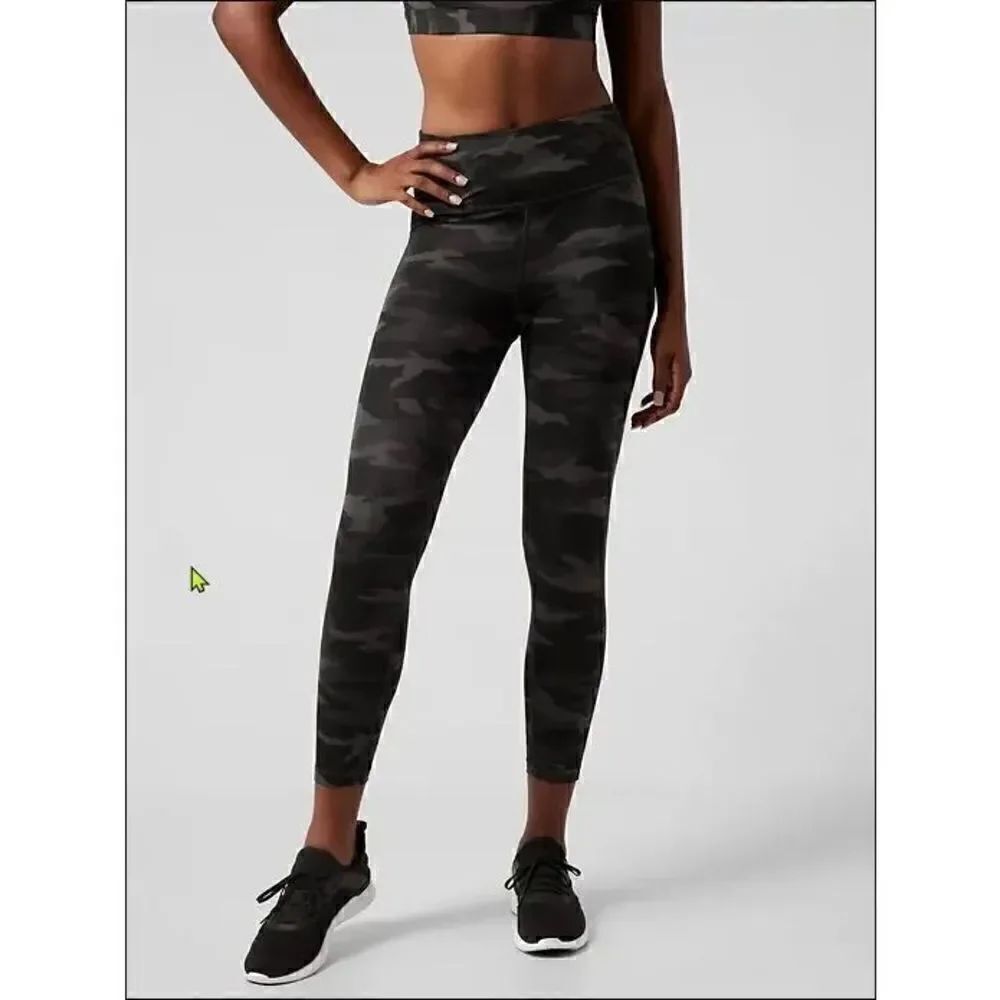 Womens Athleta Ultimate Camo 7/8 Tight